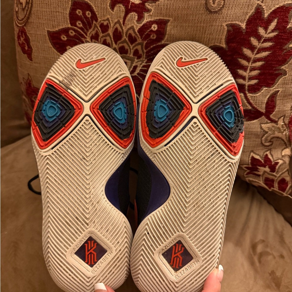 3/$15 Nike Youth Kyrie 3 Kyrache Black and Blue Athletic Shoes - Size 5.5 - Picture 4 of 7
